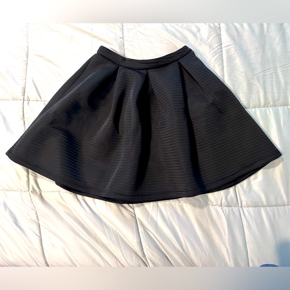 NWOT VERSONA black short skirt
